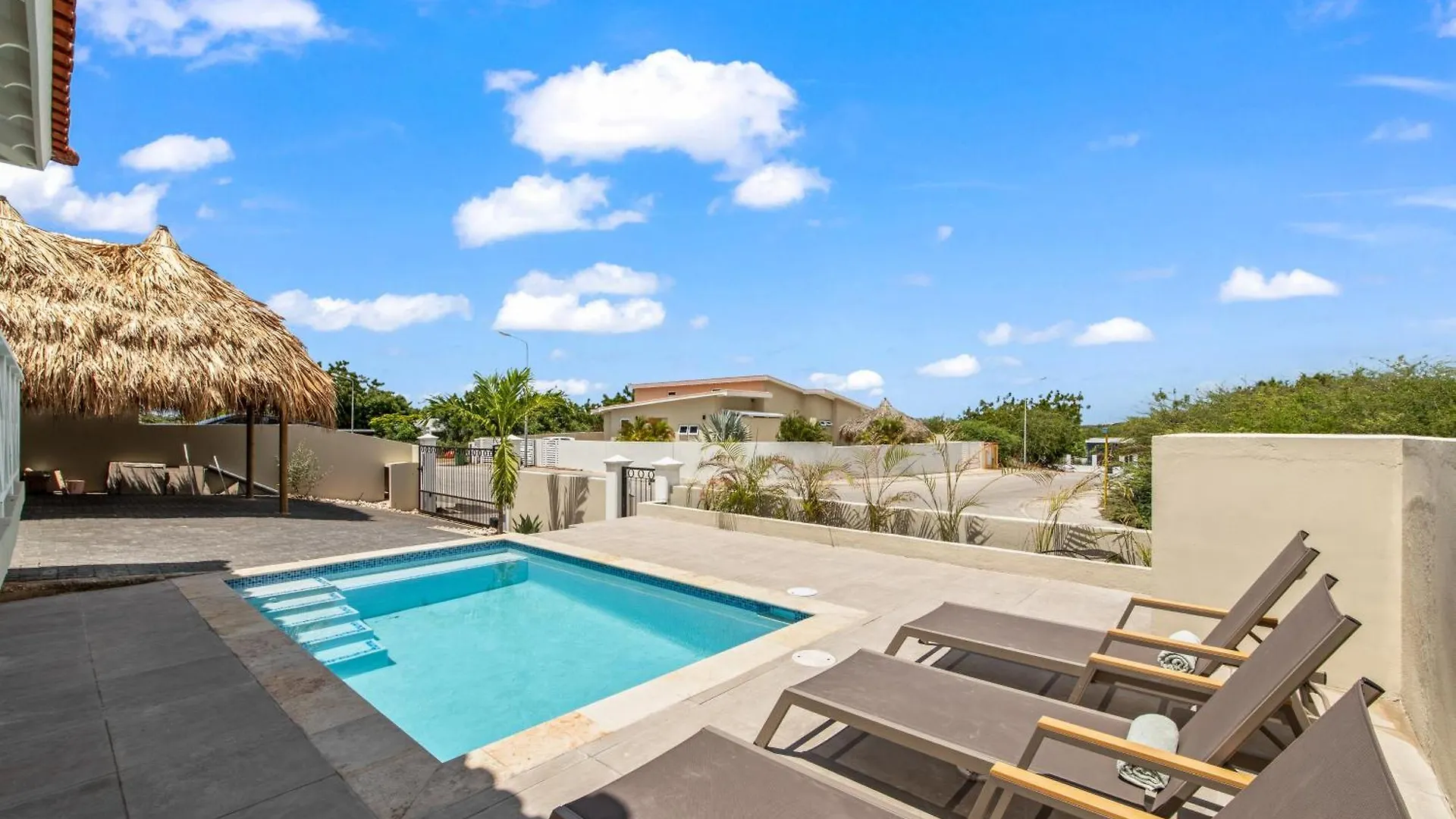Villa Jan Thiel Bay 4-Bdr Prive Zwembad Кюрасао